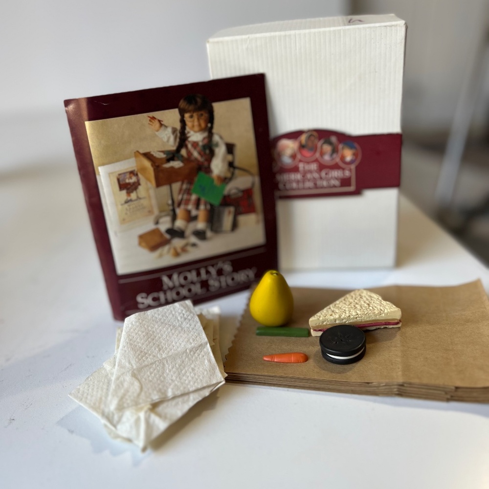 Pleasant Company American Girl Molly Lunch Set